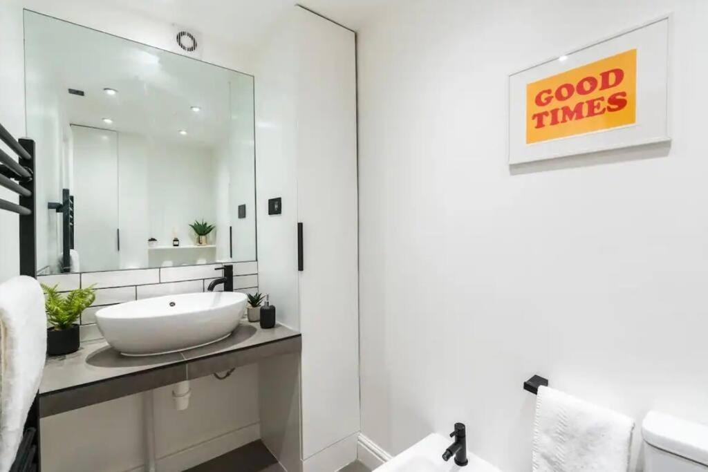 3 X Bedroom Riverside Flat With Hot Tub On Roof Terrace London Eksteriør billede