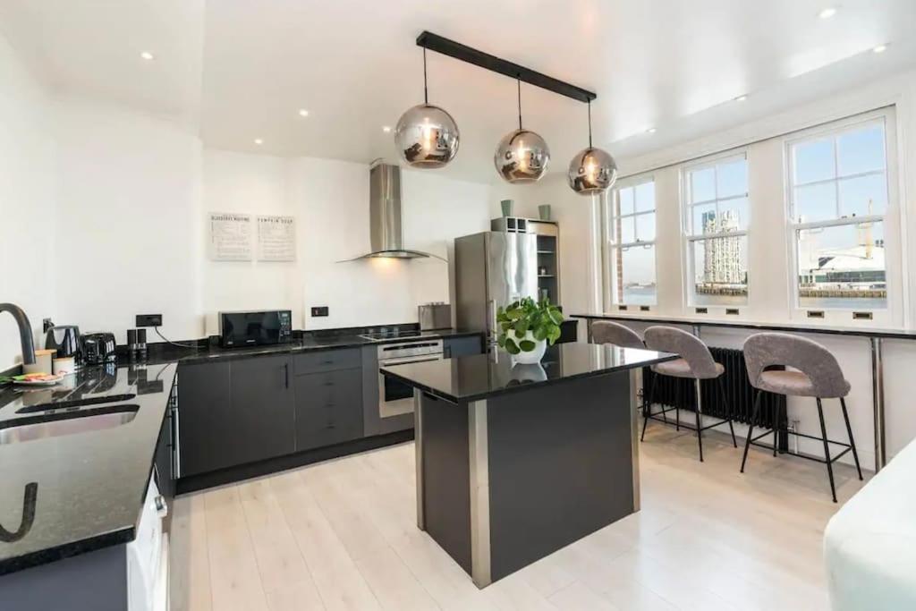 3 X Bedroom Riverside Flat With Hot Tub On Roof Terrace London Eksteriør billede