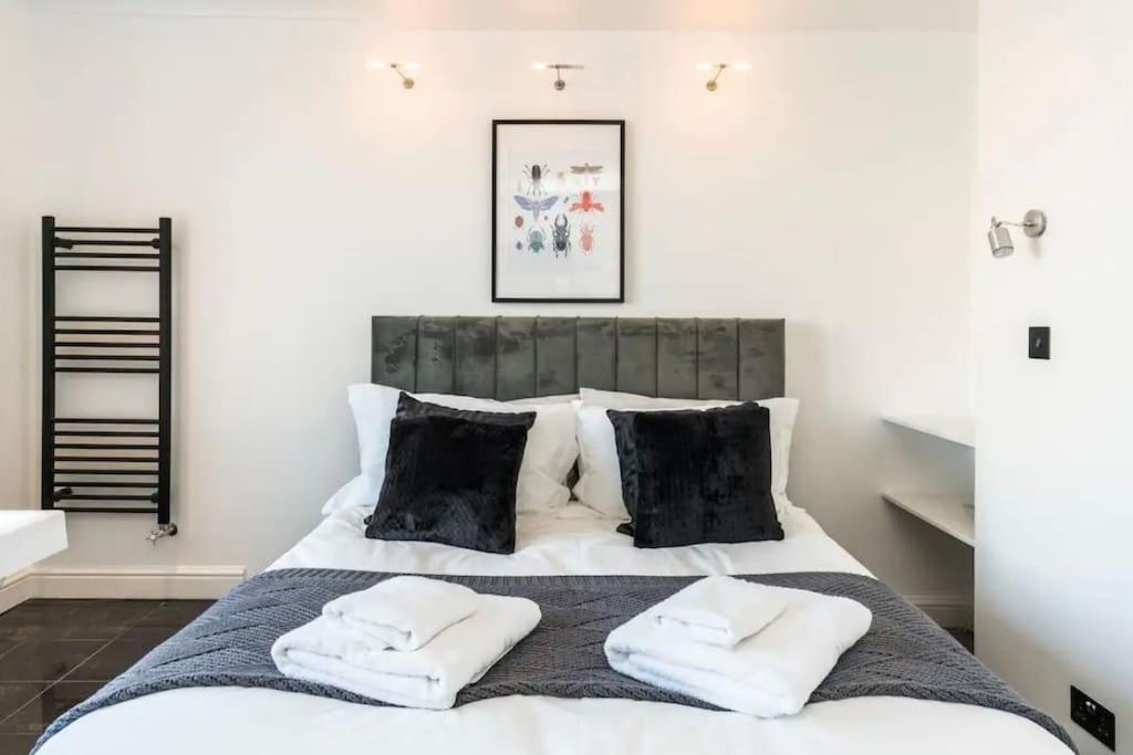 3 X Bedroom Riverside Flat With Hot Tub On Roof Terrace London Eksteriør billede