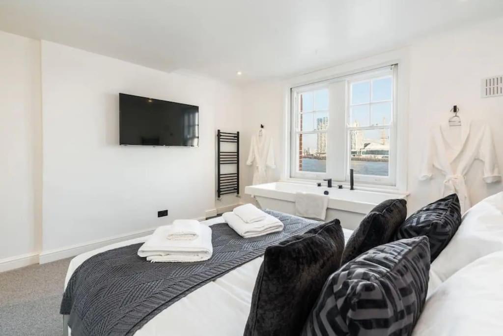 3 X Bedroom Riverside Flat With Hot Tub On Roof Terrace London Eksteriør billede