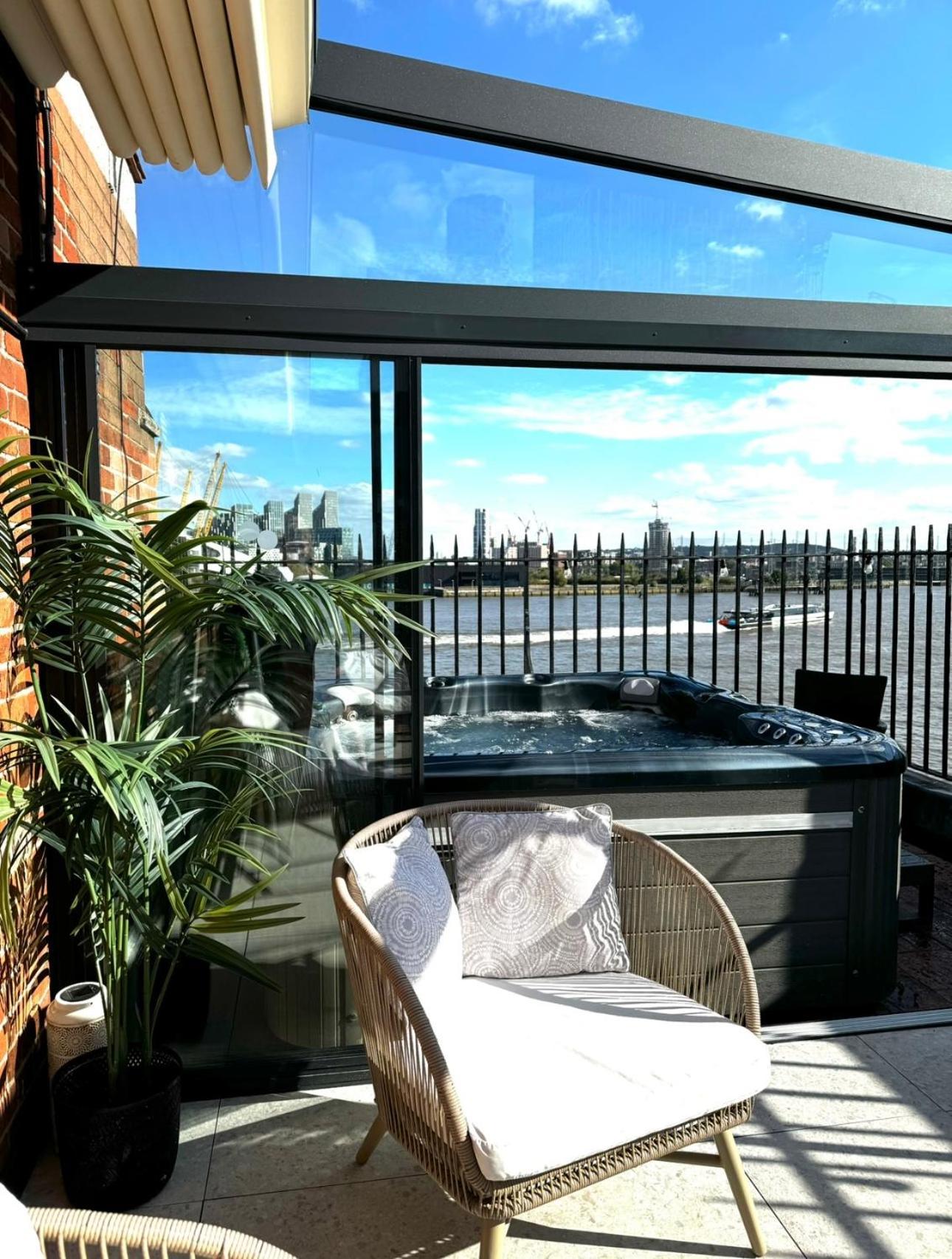 3 X Bedroom Riverside Flat With Hot Tub On Roof Terrace London Eksteriør billede