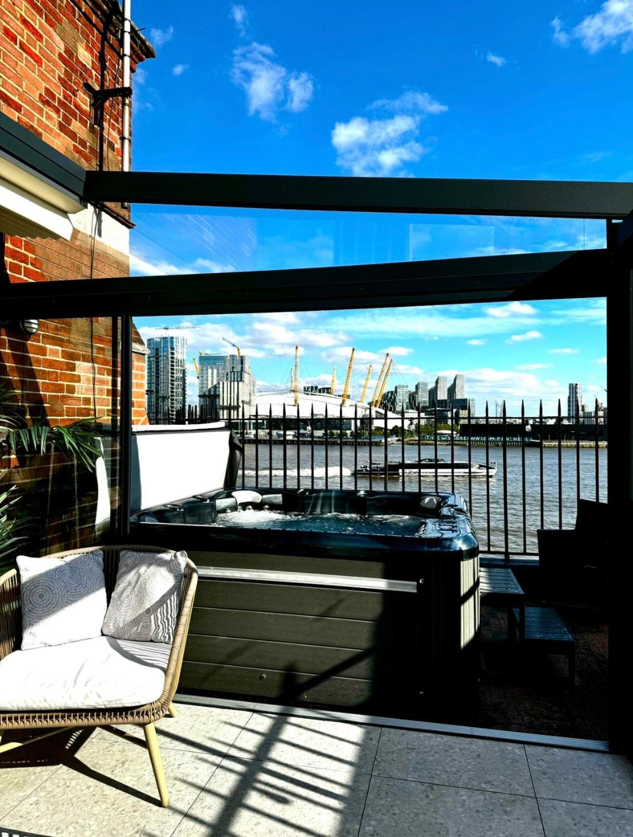 3 X Bedroom Riverside Flat With Hot Tub On Roof Terrace London Eksteriør billede
